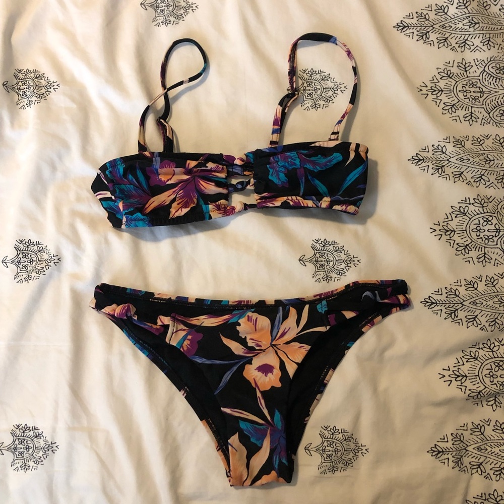 Roxy bikini set, knotted bikini top